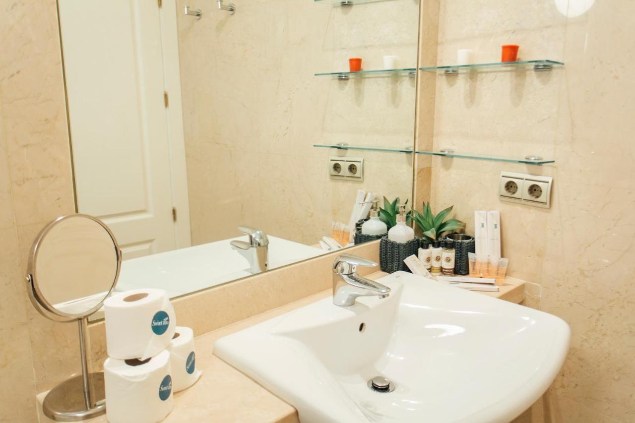 Comfortable Duplex- 1Bd 2Bth- Dean Miranda เซบีญา ภายนอก รูปภาพ
