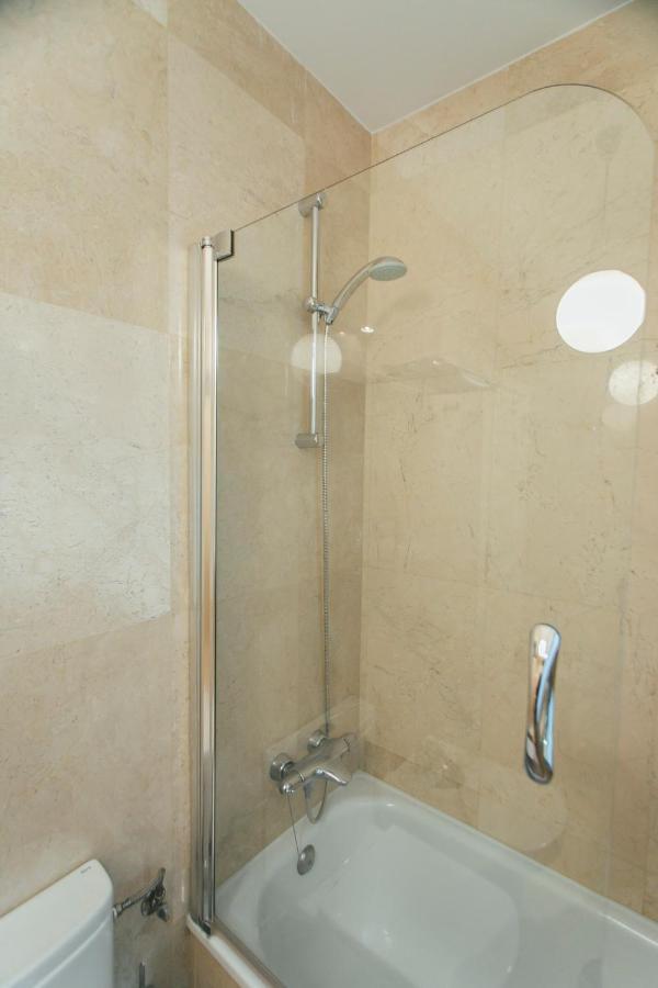 Comfortable Duplex- 1Bd 2Bth- Dean Miranda เซบีญา ภายนอก รูปภาพ