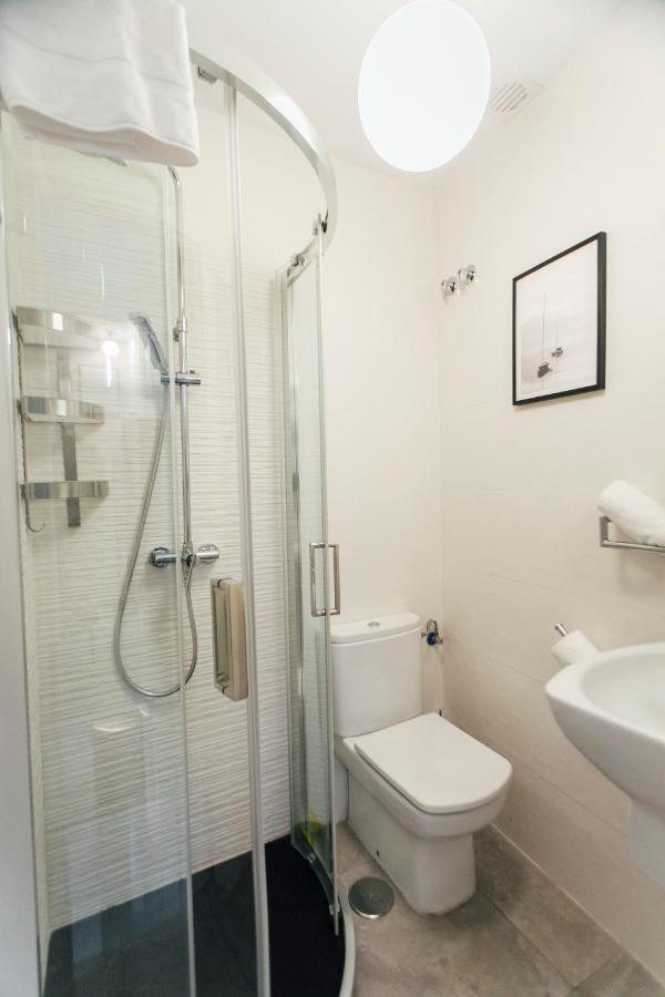 Comfortable Duplex- 1Bd 2Bth- Dean Miranda เซบีญา ภายนอก รูปภาพ