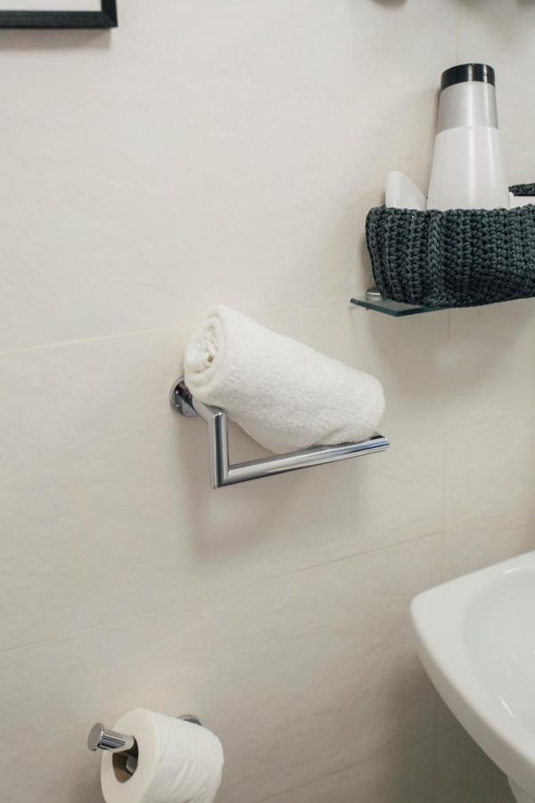 Comfortable Duplex- 1Bd 2Bth- Dean Miranda เซบีญา ภายนอก รูปภาพ